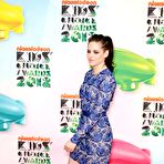 First pic of Kristen Stewart shows her legs at Kids Choice Awards