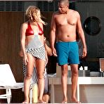 First pic of Beyonce Knowles celebrates her 32nd birthday on a yacht