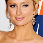 First pic of Paris Hilton shows cleavage paparazzi shots