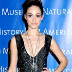 Second pic of Emmy Rossum posing for paparazzi shows her legs