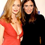 Third pic of Heather Graham shows deep cleavage in red night dress