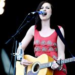 Second pic of Amy McDonald on the Rock In Rio stage with guitar