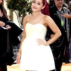 Third pic of Ariana Grande at Kids Choice Awards paparazzi shots