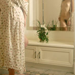 First pic of Anna S - Anna slowly get naked and posing in front of mirror
