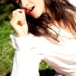 First pic of Fotos de Mulher Pelada Comendo Fruta