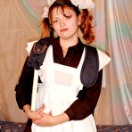 First pic of Девушка в костюме школьницы показывает свою голую пизду и жопу