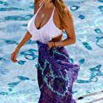 First pic of Sofia Vergara poolside in a Bikini in Hawaii