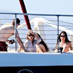 Second pic of Taylor Swift in bikini on a yacht in Maui