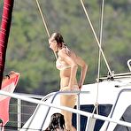 Third pic of Taylor Swift in bikini on a yacht in Maui