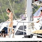Fourth pic of Taylor Swift in bikini on a yacht in Maui