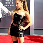 Third pic of Ariana Grande looking sexy at MTV EMA