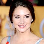Fourth pic of Shailene Woodley posing at 18th Annual Screen Actors Guild Awards