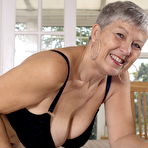 Second pic of This British mature woman loves to get naked and frisky