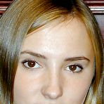 First pic of Стройная молодая сучка растопырила ягодицы, показывая свой маленький волосатый анус