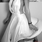 Second pic of Kara at karashandfull.com