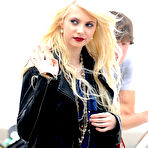First pic of Taylor Momsen picture gallery
