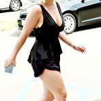 First pic of Britney Spears shows her legs