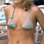 Fourth pic of Carrie Underwood cameltoe on the beach paparazzi shots