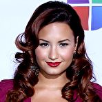 First pic of Demi Lovato posing at Latin Grammy Awards