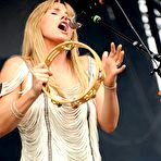 Second pic of Grace Potter shows some skin on th stage