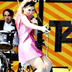Second pic of Marina Diamandis performs on the stage