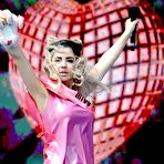 Fourth pic of Marina Diamandis performs on the stage