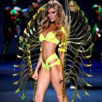 Second pic of Maryna Linchuk various sexy catwalk shots
