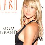 Fourth pic of Sara Jean Underwood shows legs and cleavage paparaazi shots