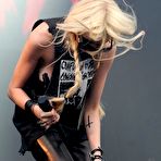 Second pic of Taylor Momsen flashes ner tits on the stage
