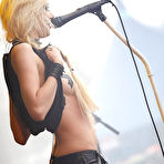 Third pic of Taylor Momsen flashes ner tits on the stage