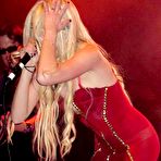 First pic of Taylor Momsen upskirt & sexy performs on the stage, shows pants