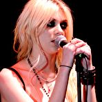 Third pic of Taylor Momsen sexy performing at the VANS Warped Tour