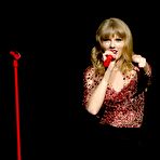 Third pic of Taylor Swift shows her long legs on the stage