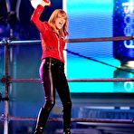 Third pic of Taylor Swift performs on the stage