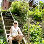 First pic of Outdoor Mature - Hot Daily Updates!