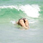 First pic of Carolina Dieckmann caught in bikini on the beach