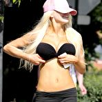 First pic of Courtney Stodden deep cleavage in black bra