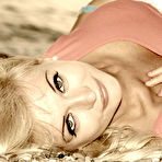 Third pic of LindsayStrip4U Cosplay Webcam Model - Cherry Nudes