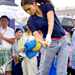 First pic of Popoholic  » Blog Archive   » Jessica Alba Goes Golfing, Shows Off Her Shwingtastic Form