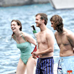 First pic of Anne Hathaway - swimsuit on vacation in Italy - 10 Pics - xHamster.com