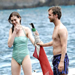 Second pic of Anne Hathaway - swimsuit on vacation in Italy - 10 Pics - xHamster.com