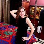 First pic of This American mature lady loves to play with herself