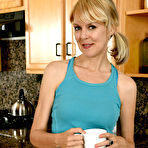 First pic of Jamie Foster Slim Mom in the Kitchen