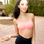 First pic of Scarlett Bloom interrupts jogging to fuck her neighbor