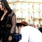 Fourth pic of Kim Kardashian has her butt kissed by journalist in Paris