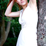 Fourth pic of Kelly D in Distinct