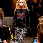 Fourth pic of Lottie Moss legs at Autumn Winter 2017 runway images