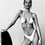 Fourth pic of Emily Ratajkowski in bikini is a sight for sore eyes