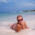 Second pic of Nude Beach Dreams. #1 Beach Porn Site! Real Swingers, Nudists, Voyeur.
