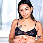 First pic of Papaya Zero Rubs her Pussy
